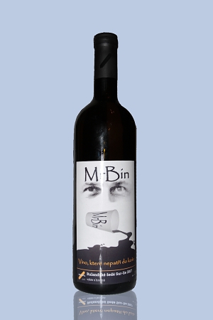 láhev vína s vinětou a logem MrBin